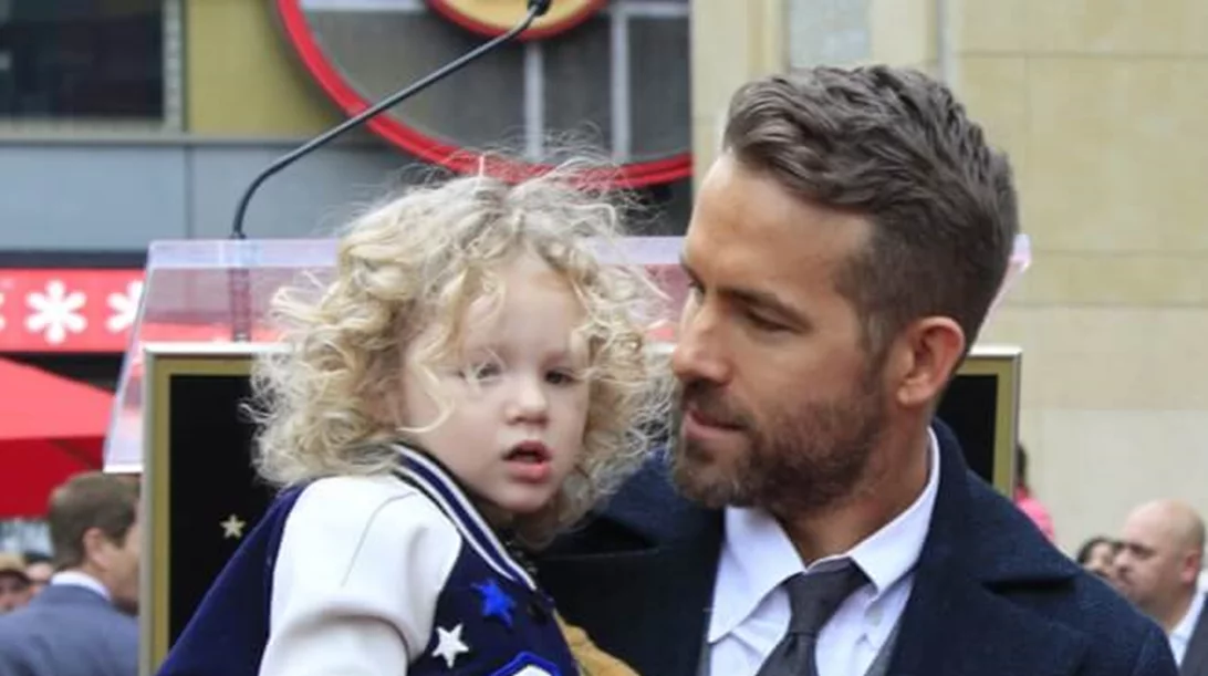 Τα tweets του Ryan Reynolds για την κόρη του, είναι ό,τι πιο αστείο έχεις διαβάσει #bestdadever