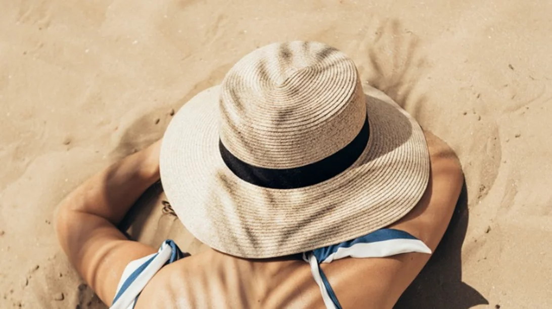 Πώς θα πετύχεις το πιο βαθύ και ασφαλές μαύρισμα