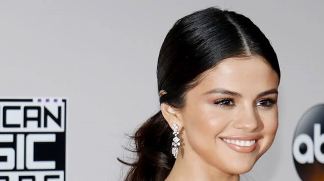 Γιατί ο «λύκος» οδήγησε τη Selena Gomez σε μεταμόσχευση νεφρού