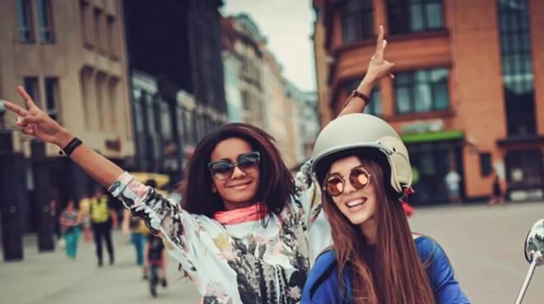 Τι μπορείς να κάνεις αν δεν εγκρίνεις τους φίλους των παιδιών σου; Η ψυχολόγος προτείνει