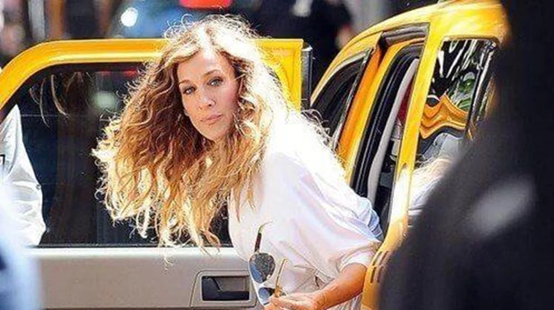 Πόσο θα κόστιζε σήμερα η ζωή της Carrie Bradshaw;