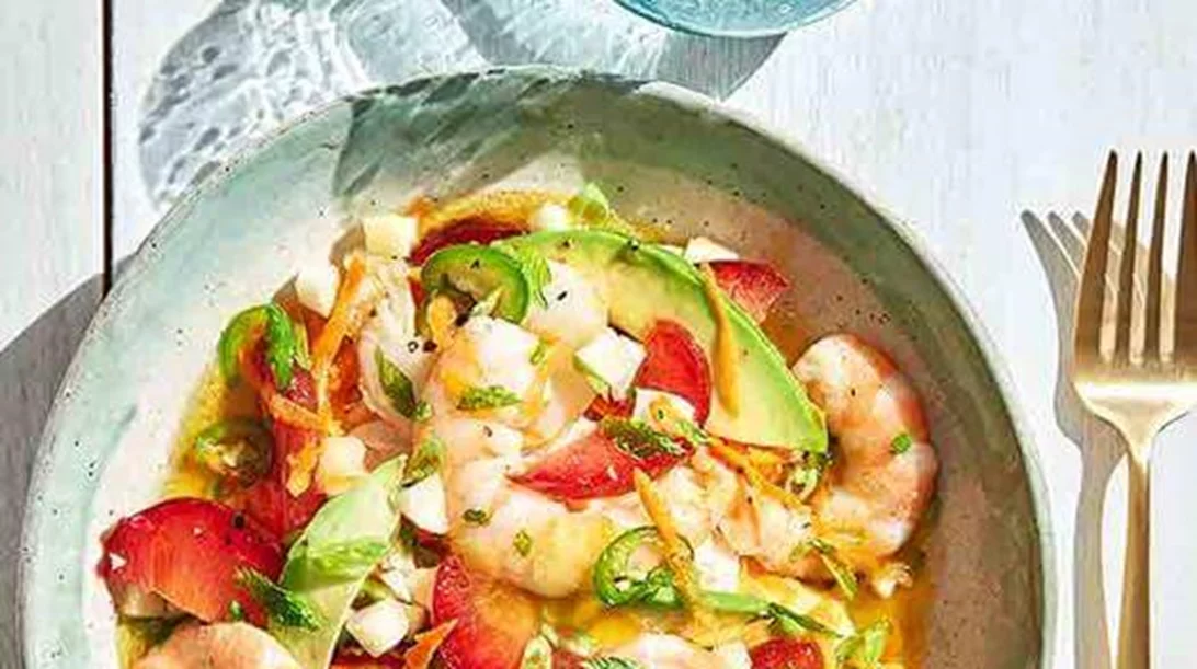 Ceviche με αγκινάρες Ιερουσαλήμ, γαρίδες και δαμάσκηνα