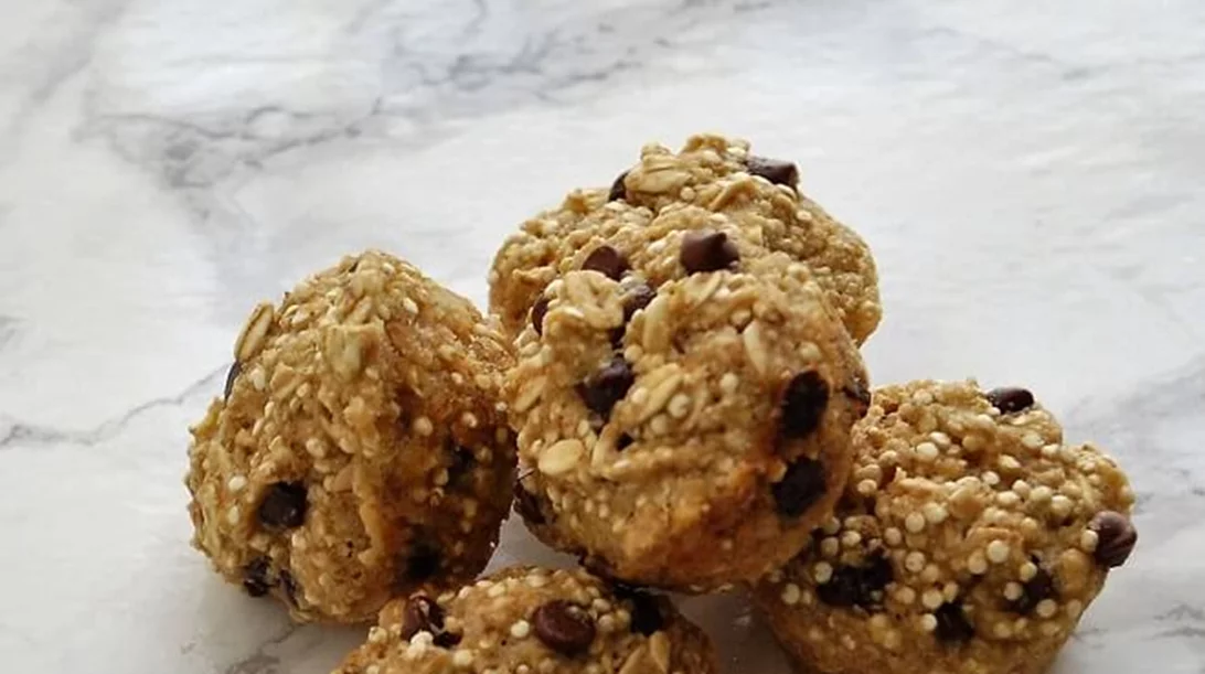 Μπουκίτσες μάφιν με μπανάνα και κινόα και κομματάκια σοκολάτας