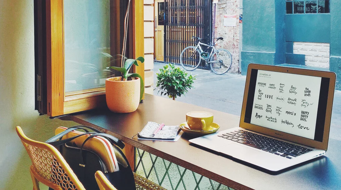 Πέντε ιδιαίτερα café της Αθήνας που μπορείς να δουλέψεις δημιουργικά!