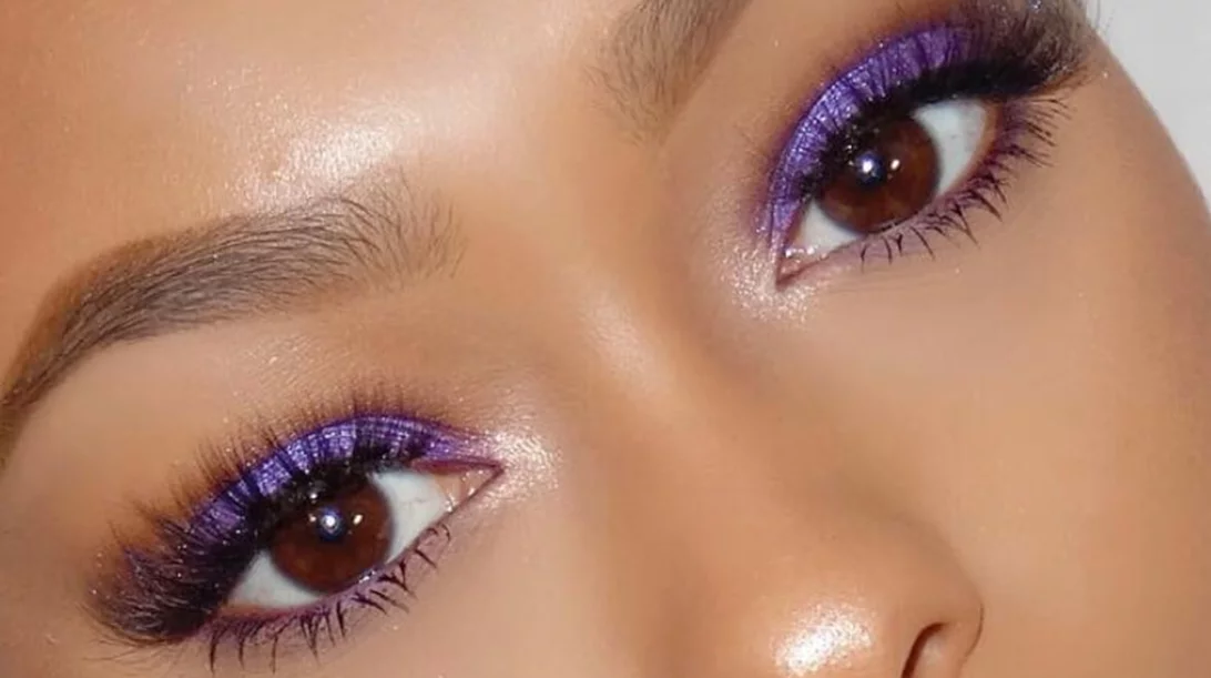 Το μωβ μακιγιάζ ματιών θα βρίσκεται σύντομα παντού στο Instagram