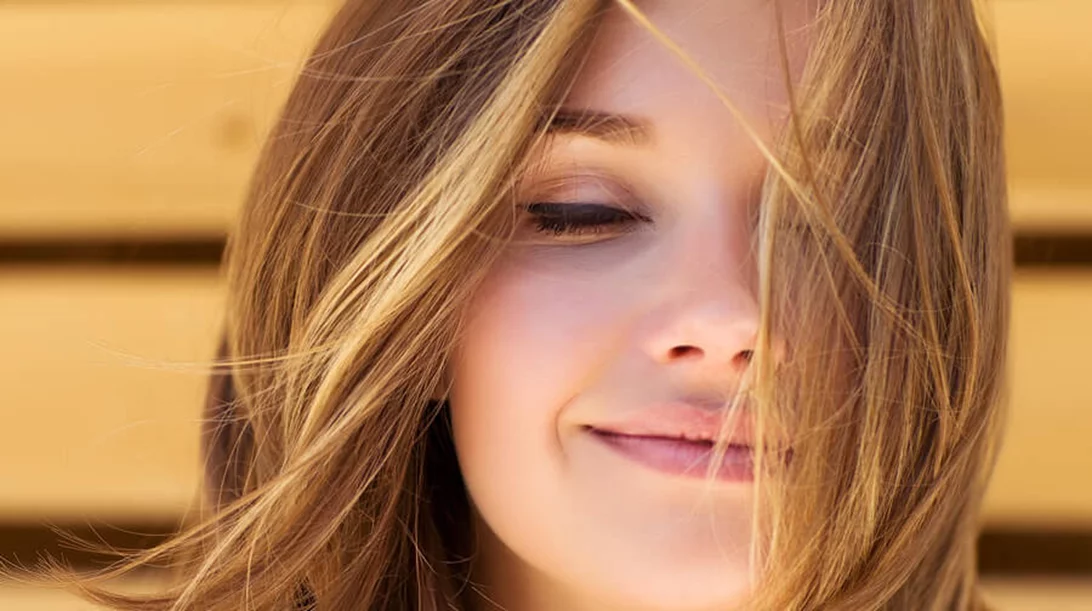 Φτιάξε μόνη σου μάσκα για φριζαρισμένα μαλλιά (το μαγικό αβοκάντο και η θαυματουργή μαγιονέζα)!