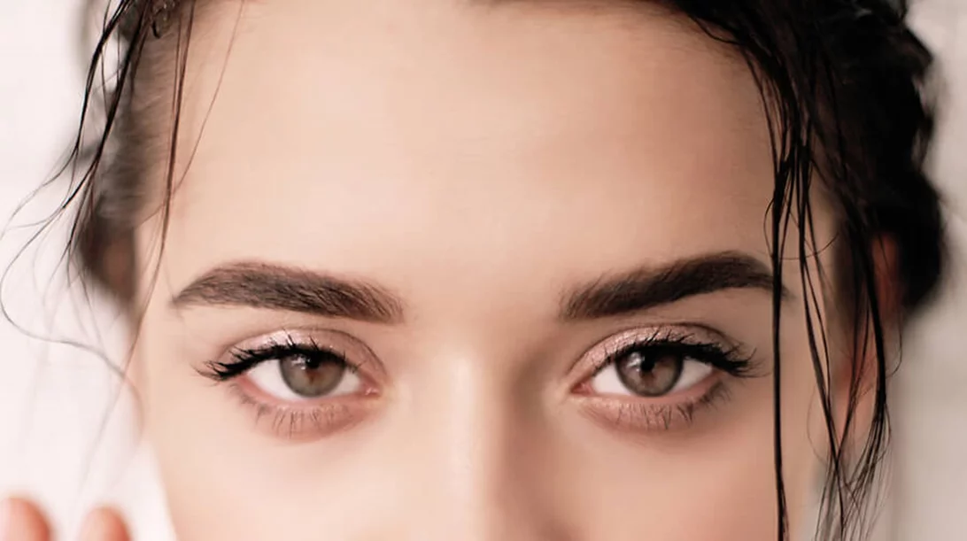 Αυτές είναι οι επεμβατικές και μη θεραπείες για την περιοχή γύρω από τα μάτια και τα βλέφαρα