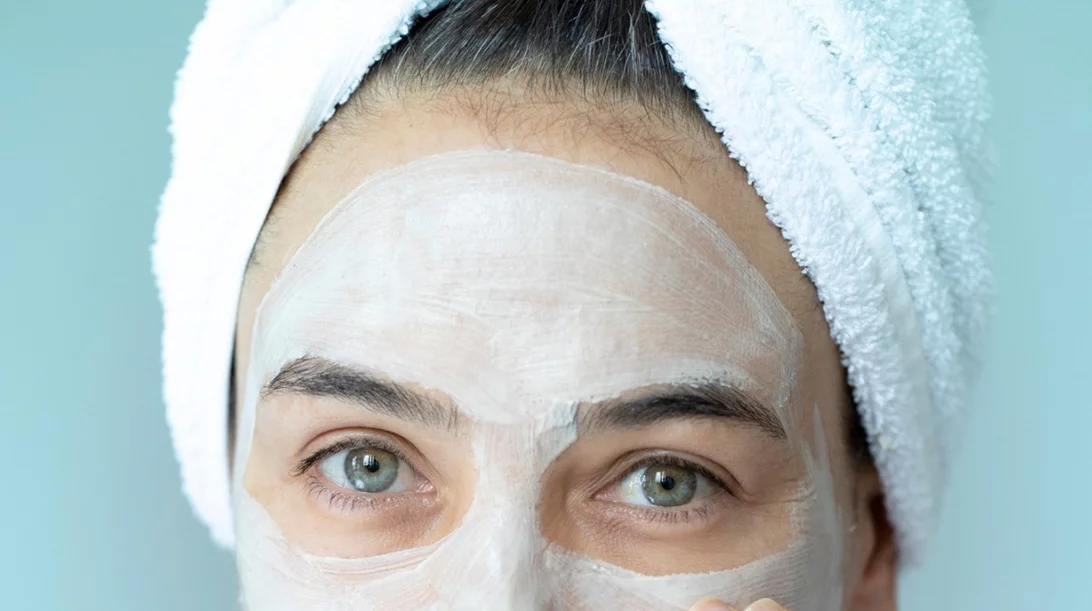 Περιποίηση προσώπου το βράδυ: Τι να χρησιμοποιήσεις και γιατί;