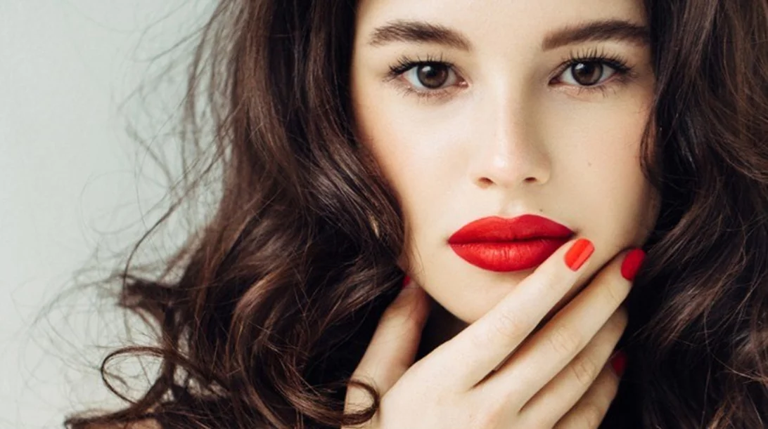 Tι κραγιόν μου ταιριάζει; (στα 20, στα 30, στα 40, στα 50+)