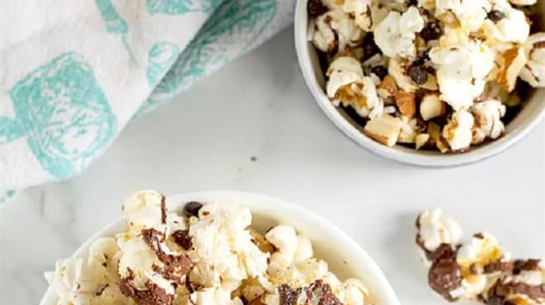 Διαιτητικό ποπ κορν με σοκολάτα και καρύδα