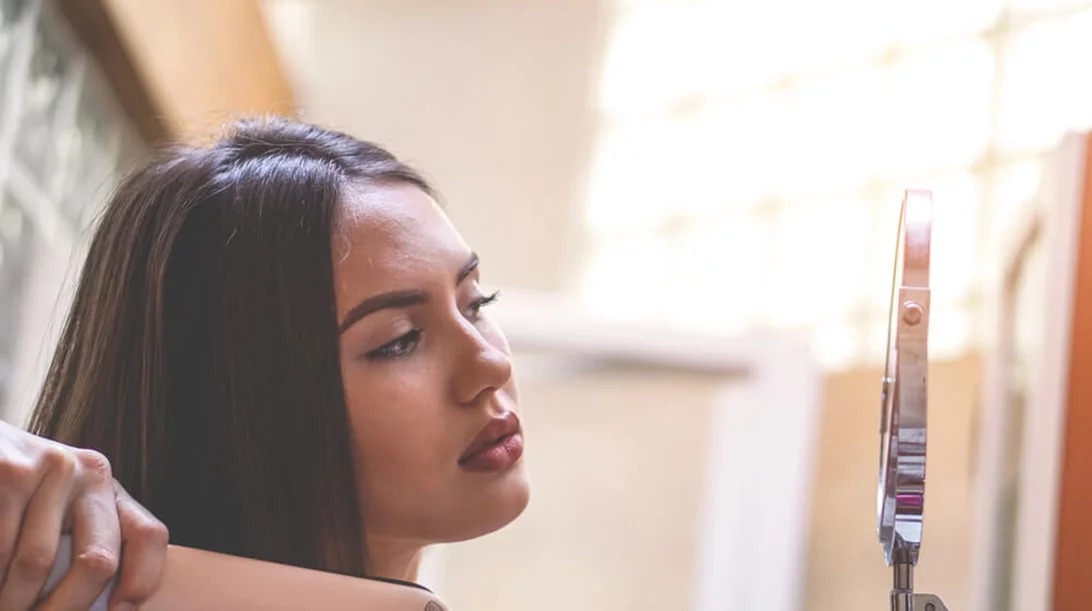 Το πιο hot βίντεο για ίσιωμα μαλλιών στο σπίτι (όπως στο κομμωτήριο!)