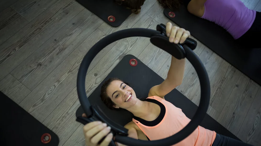 Βίντεο γυμναστικής: Ποιες ασκήσεις να κάνεις με το δαχτυλίδι Πιλάτες