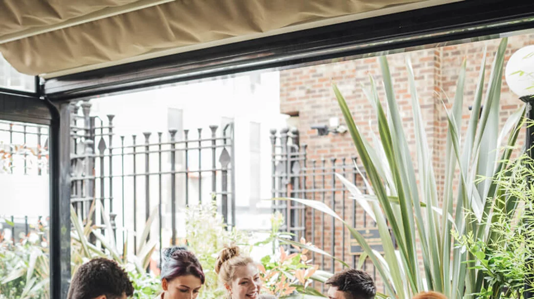 Πώς να πιάσεις κουβέντα εύκολα με οποιονδήποτε;