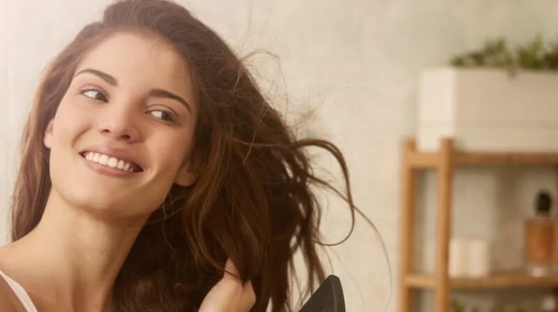 4 Shape Girls δοκιμάζουν διαφορετικές ρουτίνες περιποίησης μαλλιών (ιδού το αποτέλεσμα!)