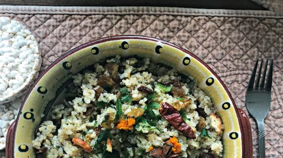 Σαλάτα με ρύζι, κινόα και σταφίδες: Πεντανόστιμη και νηστίσιμη!