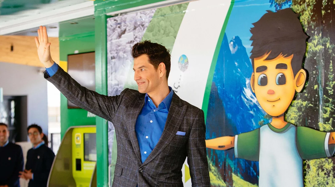 Ο Σάκης Ρουβάς έγινε Πρεσβευτής της Ανταποδοτικής Ανακύκλωσης!