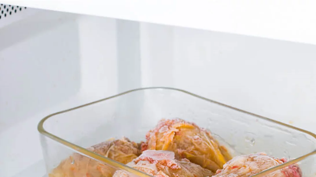 10 φαγητά που δεν πρέπει να ξαναζεσταίνεις στο φούρνο μικροκυμάτων