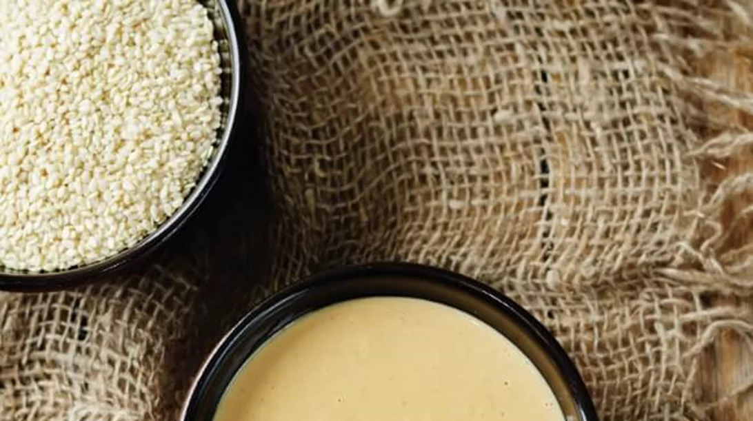 Το ταχίνι αλλιώς: Σε ντιπ με γιαούρτι, σε άλειμμα με αβοκάντο και σε σος με λεμόνι!