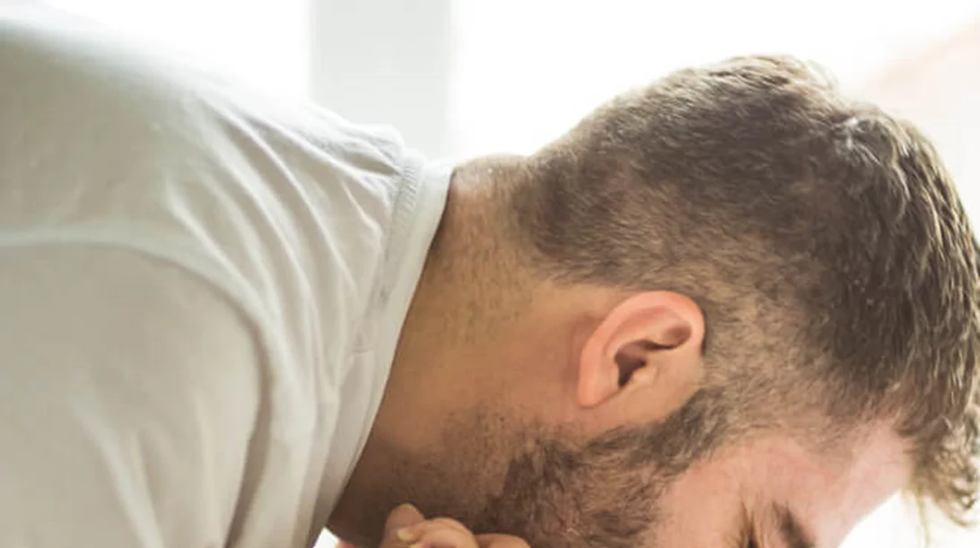 Συναισθηματικά απόμακρος πατέρας: Πώς σε επηρεάζει;