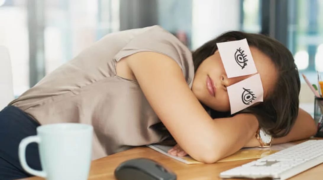 Είσαι συνέχεια κουρασμένη; Μην το αγνοείς ως «φυσιολογικό»