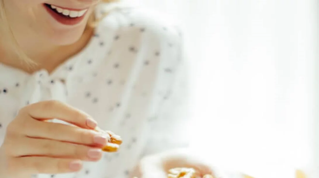 Η ειδικός απαντά: Τελικά βοηθούν τα σνακ στη δίαιτα και απώλεια βάρους;