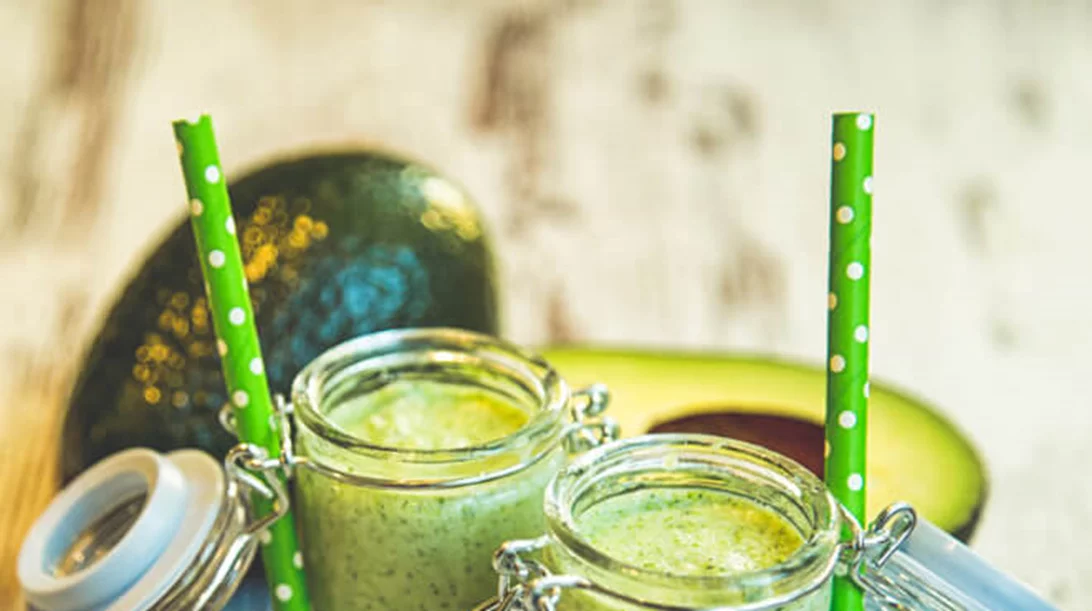 Smoothie με αβοκάντο και πράσινο τσάι για δυνατό ανοσοποιητικό