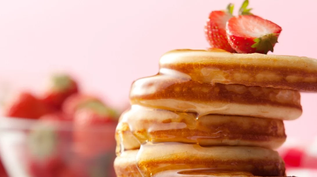 Pancakes με σαμπάνια: Πώς θα φτιάξεις το πιο εορταστικό brunch!
