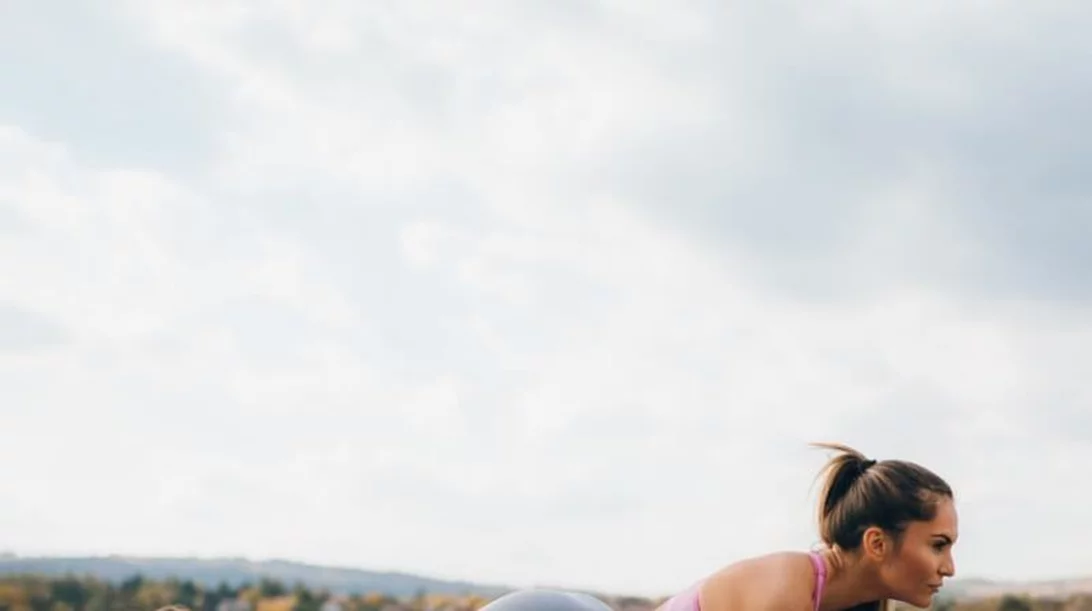 Γυμναστική για δύο: 6 ασκήσεις για να κάνεις με τη φίλη σου