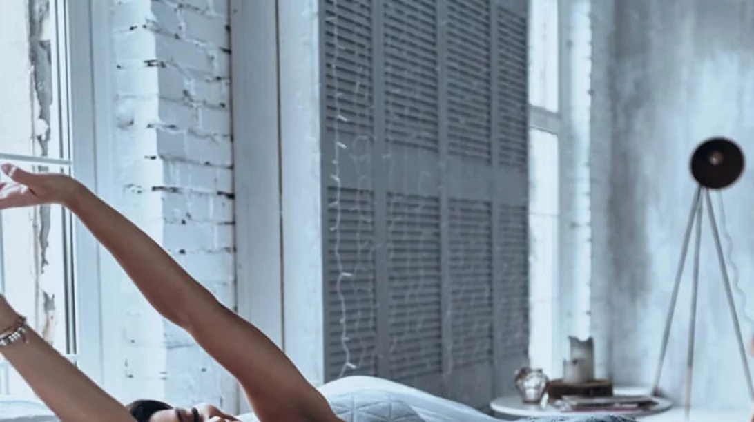 Χαρούμενη μέρα: 6 συνήθειες που μπορείς να υιοθετήσεις μετά το πρωινό ξύπνημα