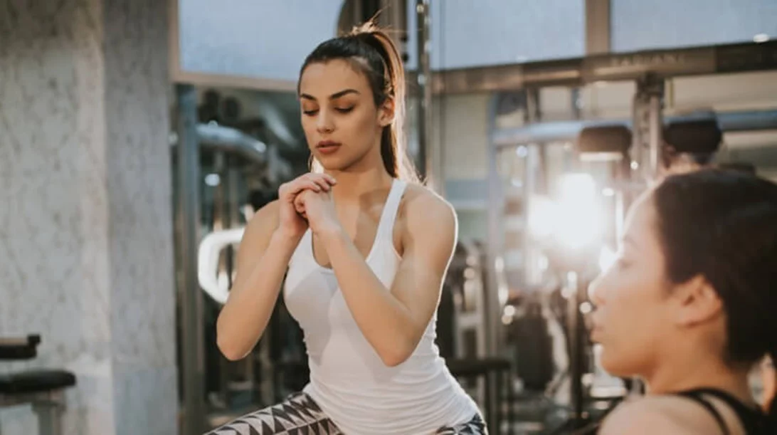 Κάνω κοιλιακούς αλλά δεν έχω επίπεδη κοιλιά και άλλες απορίες βρίσκουν απάντηση