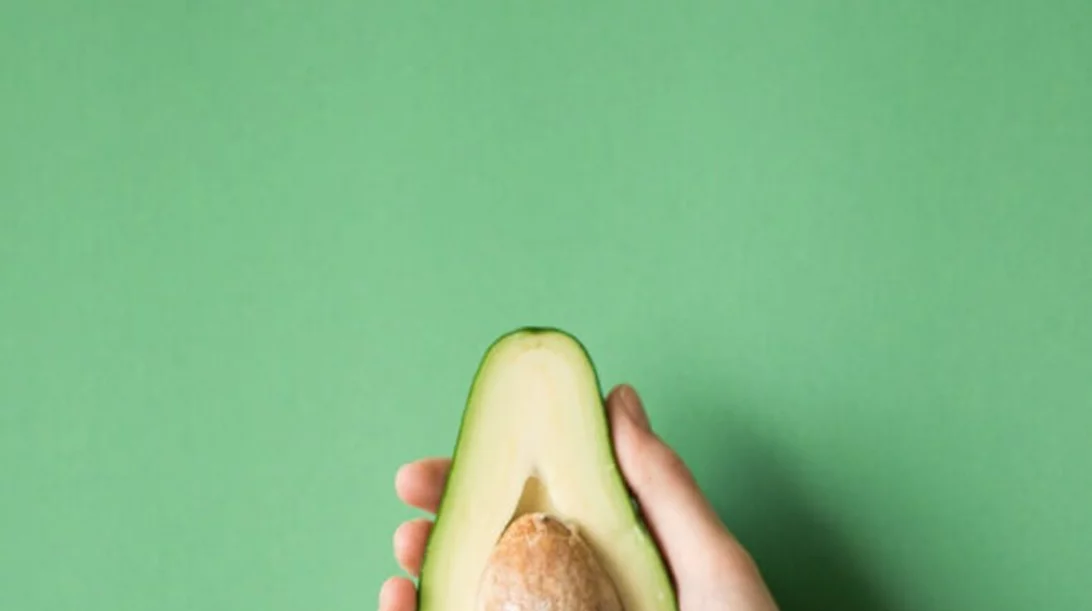 Τροφές με καλά λιπαρά και έλαια για αδυνάτισμα, ενέργεια, υγεία: Αμύγδαλα ή αβοκάντο; Τι σου δίνει κάθε ένα