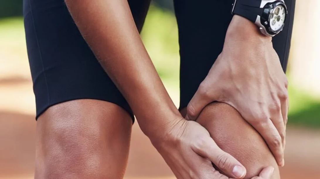 Πόνος στο γόνατο; Οι πιθανότερες αιτίες και τι πρέπει να κάνεις