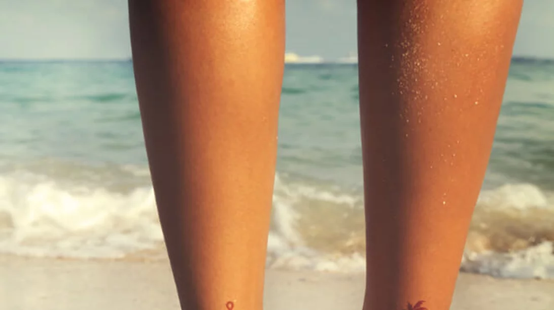 Νέο τατουάζ; Πώς θα φροντίσεις το δέρμα σου και πώς θα το προστατέψεις από τον ήλιο