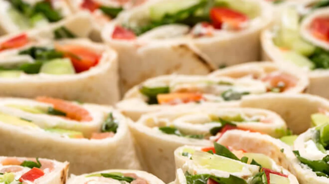 Τι να φάει το παιδί το βράδυ; Θρεπτικά ρολάκια με τορτίγιες