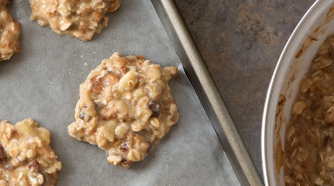 To δοκιμάσαμε! Σπιτικά cookies με 3 υλικά (χωρίς αλεύρι ή ζάχαρη)!
