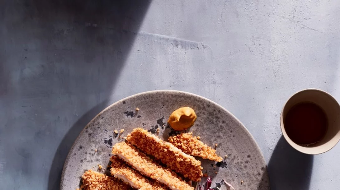 Ψητά torikatsu με σαλάτα λάχανο και σουσάμι: Οι Ιαπωνικές κοτολέτες κοτόπουλου που πρέπει να δοκιμάσεις