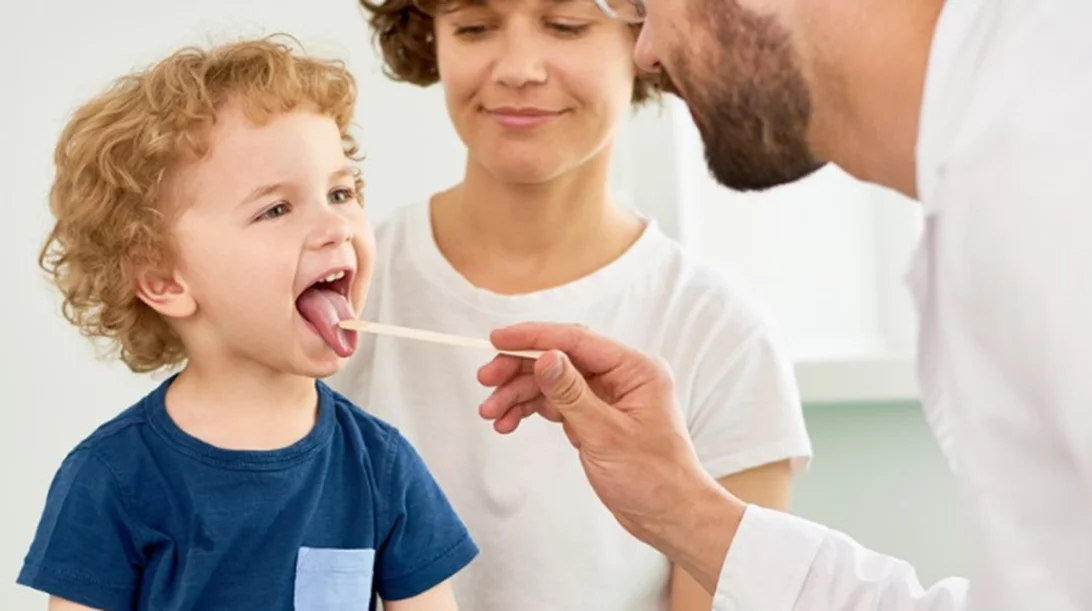 Τι περιλαμβάνει ο προληπτικός έλεγχος για παιδιά και εφήβους από τον παιδίατρο Γιώργο Γλυνό