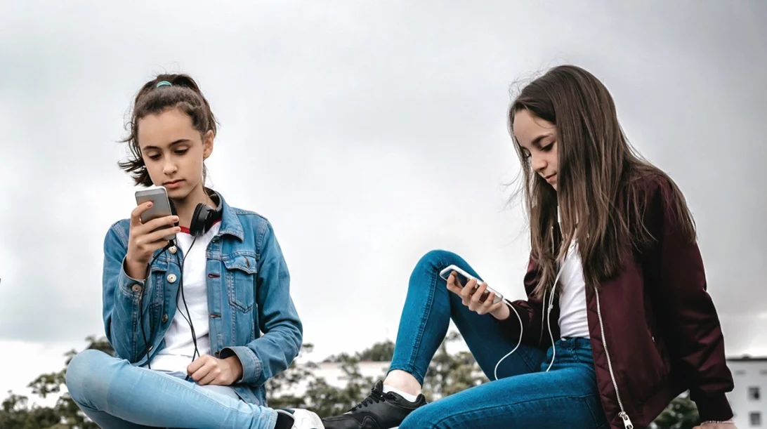 Εφηβεία και εθισμοί: Ποια συμπτώματα συμπεριφοράς στους έφηβους φανερώνουν πιθανούν εθισμούς; Η ψυχολόγος απαντά