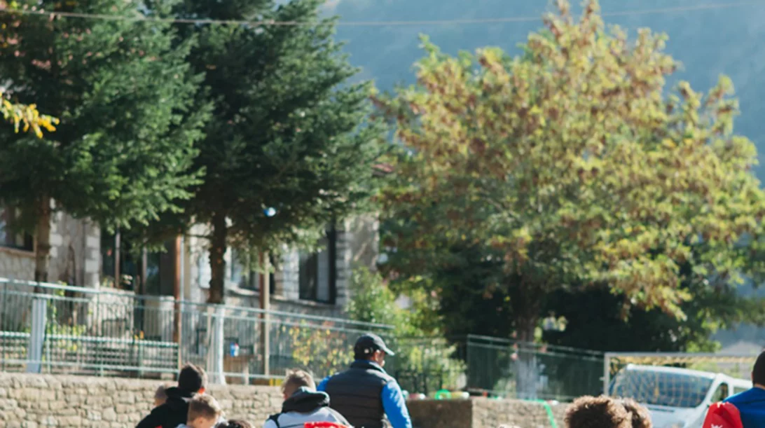 Η Intersport μεταλαμπαδεύει τα ιδεώδη του αθλητισμού σε μικρούς μαθητές