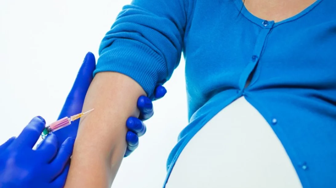 Εμβόλια στην εγκυμοσύνη; Ποια είναι τα δύο απαραίτητα εμβόλια και γιατί;