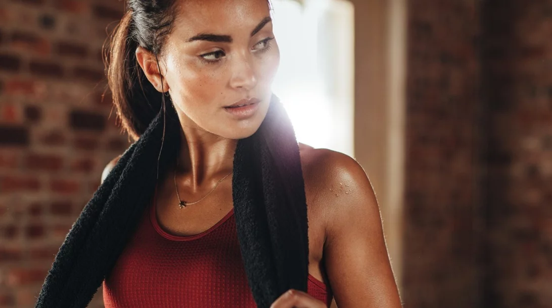 Μαλλιά μετά το γυμναστήριο: 4 εύκολα και γρήγορα χτενίσματα