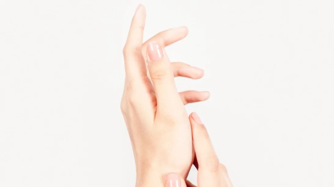 Περιποίηση νυχιών: Έχεις μύκητες, ανώμαλη επιφάνεια ή είναι εύθραυστα; Τι να κάνεις σε κάθε περίπτωση;