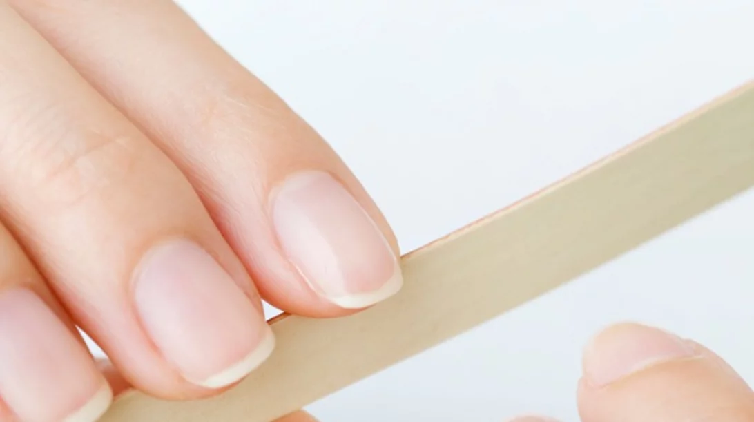 Πώς θα δυναμώσουν τα νύχια μου; Οι συμβουλές της δερματολόγου