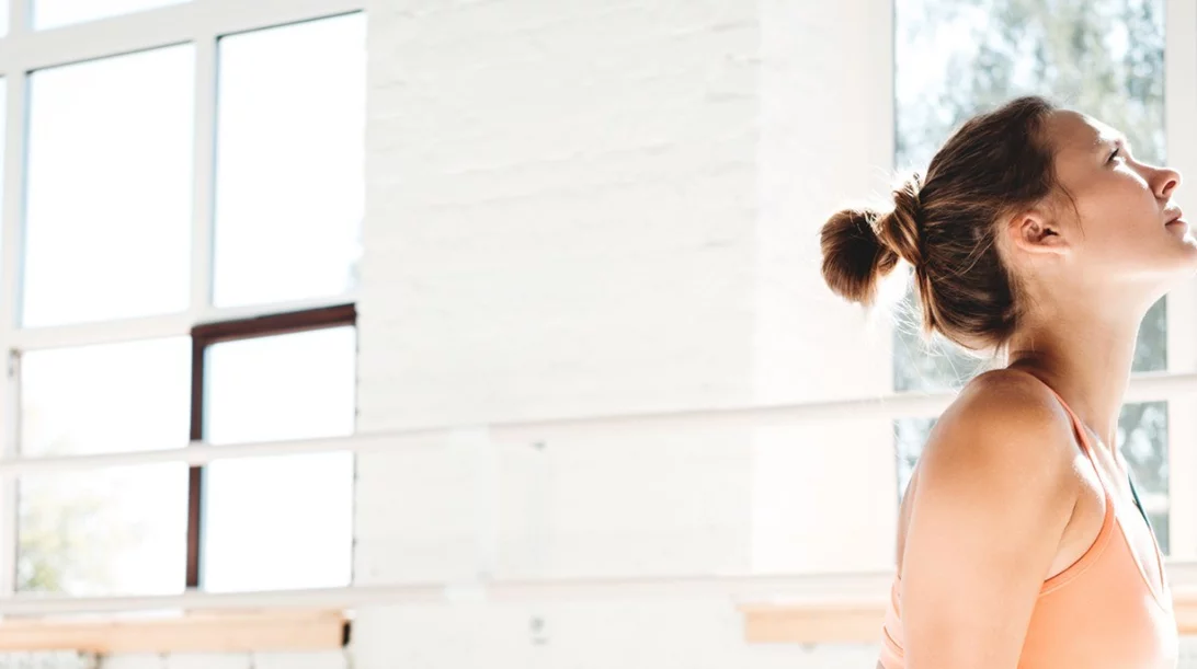 Πώς θα σε ωφελήσει η γιόγκα σε κάθε φάση της ζωής σου (στα 20, στα 30, στην εμμηνόπαυση κ.ά.)