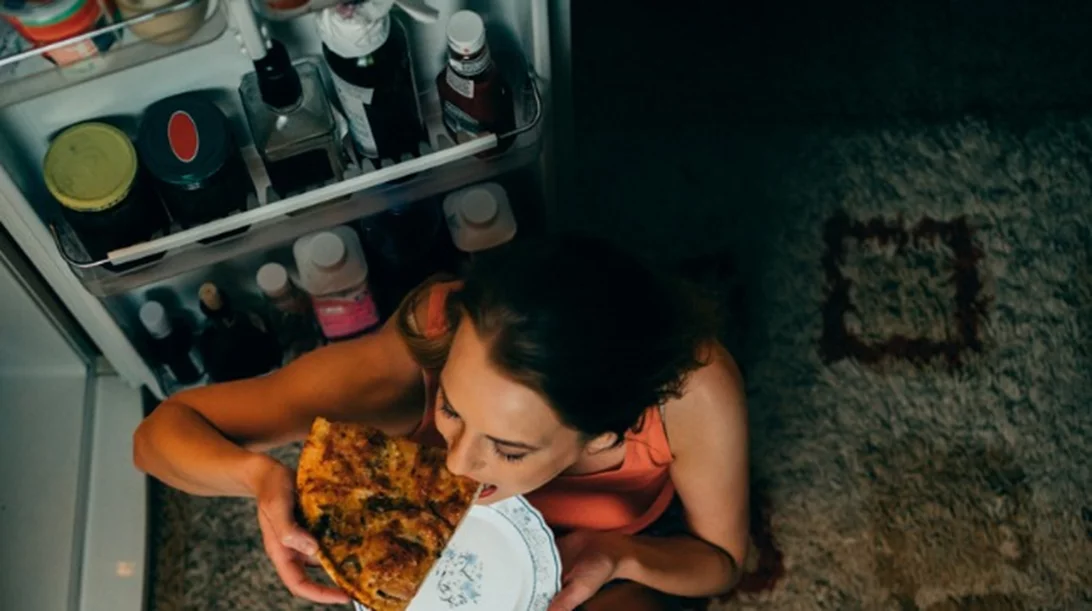 Τα 5 σημάδια που δείχνουν ότι έχεις διαταραγμένη σχέση με το φαγητό