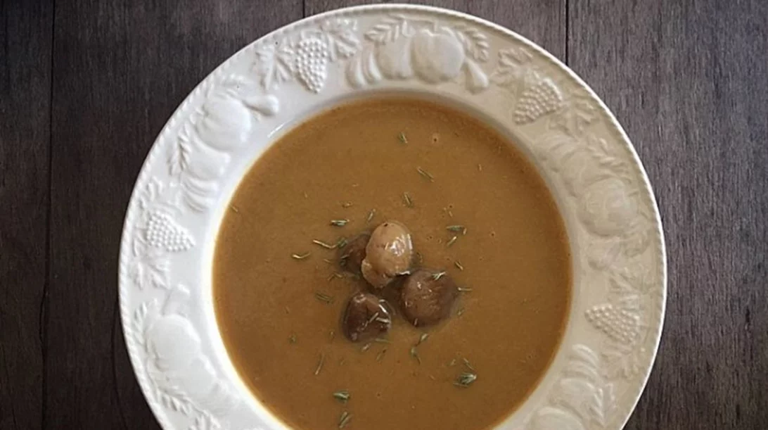Σούπα με κάστανα και μανιτάρια: Το ιδανικό πιάτο από το διατροφολόγο Μάνο Δημητρούλη