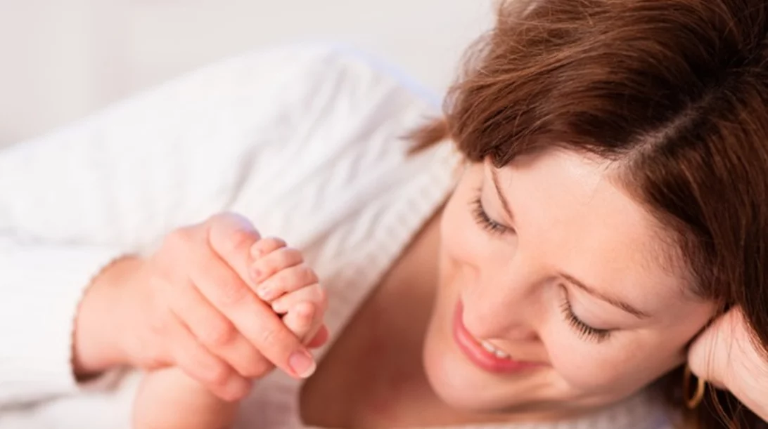 Ξυπνάει το παιδί σου πολύ νωρίς το καλοκαίρι; Δες εδώ (κάποιες) λύσεις!