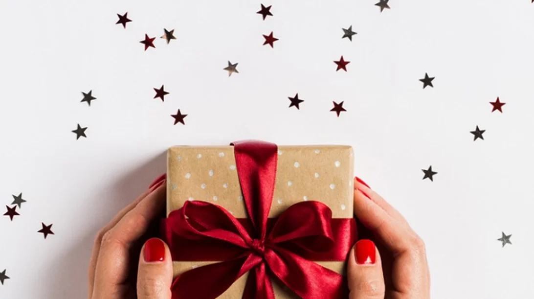 Οι beauty addict φίλοι σου θα λατρέψουν αυτά τα χριστουγεννιάτικα δώρα