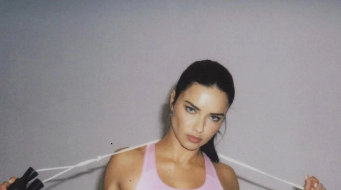 Βρήκαμε με ποια παπούτσια προπονείται η Adriana Lima