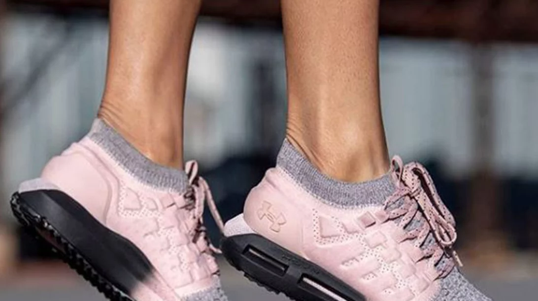 Αυτά είναι τα sneakers της Under Armour που θα φοράμε όλη μέρα